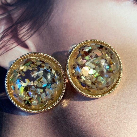 Clear Shell Round Stud Earrings - Picture 2 of 4